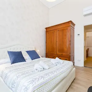 I Renai - Ponte Delle Grazie Modern Apartamento